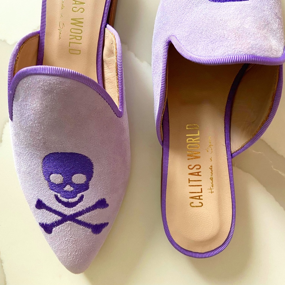 NEW CALITAS WORLD SUEDE SLIP ON SKULL MULES LAVENDAR SPOOKY CHIC ACADEMIA GOTH